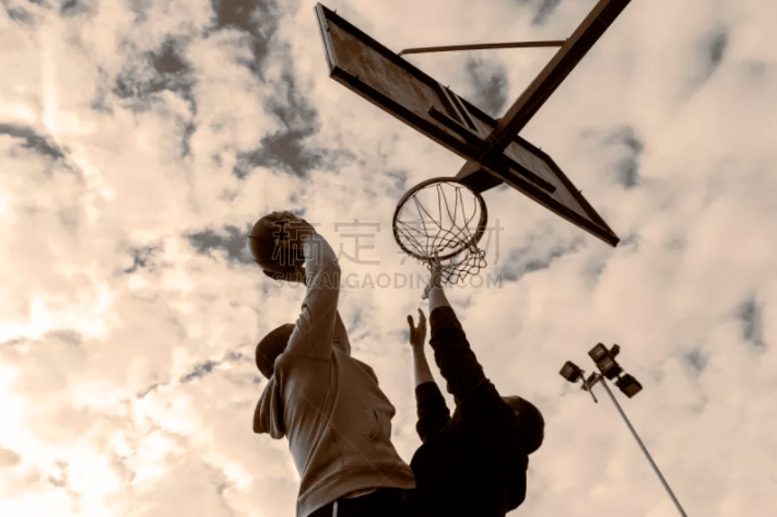 NBA为詹姆斯打造专属球衣补丁 意味深远引发退役猜测