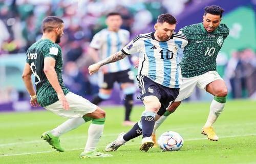 5人得分20+，对手三分12中1，核心被罚下，这都还输？真的没救了